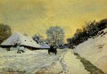 Un carro en la carretera cubierta de nieve con la granja SaintSimeon Claude Monet